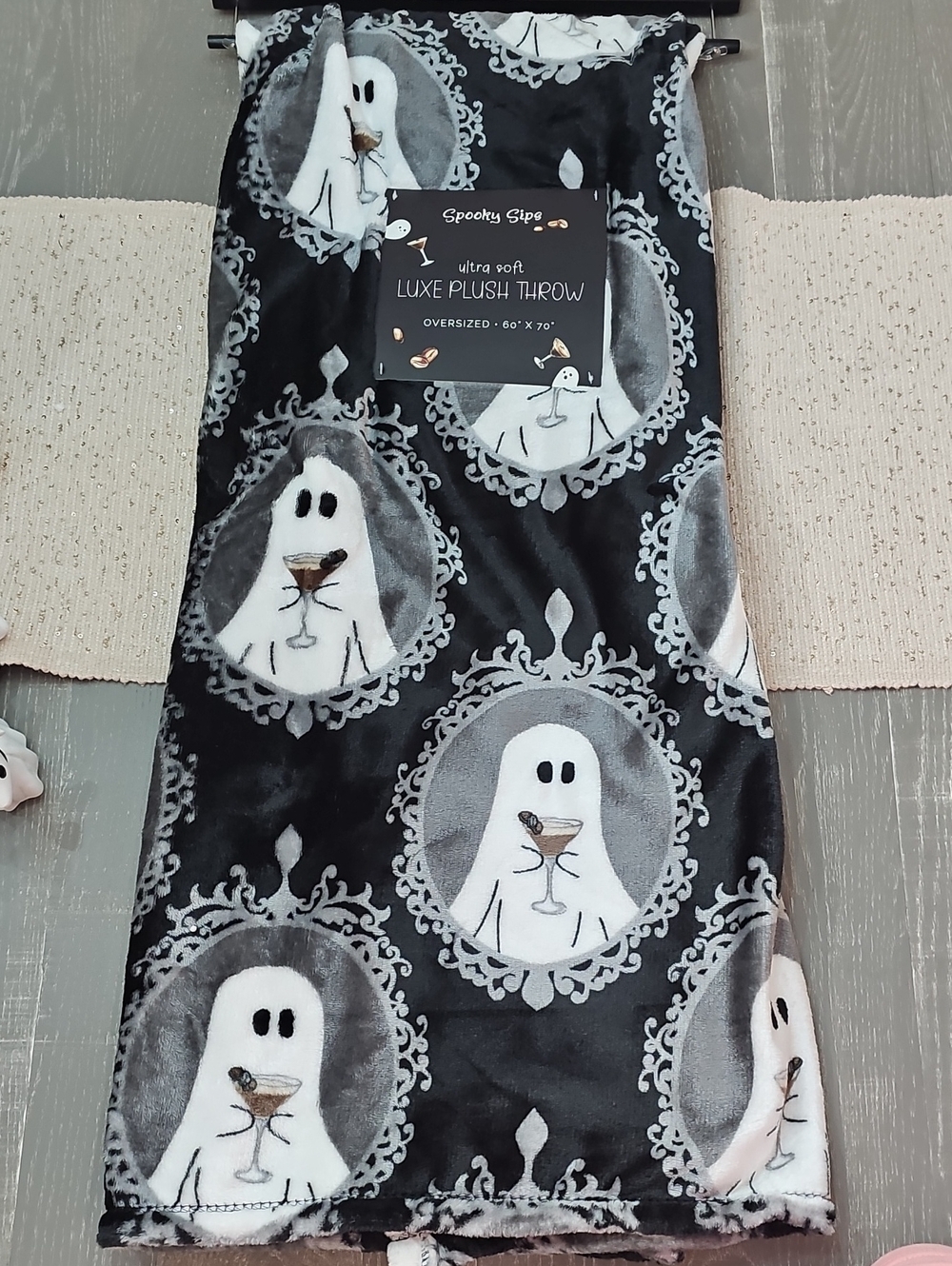 NWT! Spooky Sips Luxe Plush Halloween Framed Martini Ghost Blanket 60"x70"